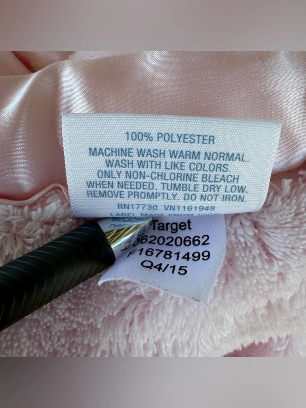 Simply Shabby Chic Pink 2-Ply Satin Trim Plush Blanket Rachel Ashwell Qn READ!